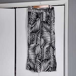 5 For $20 Panama Jack Black and White Leaf Print Pants